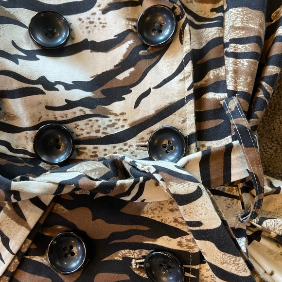 Vintage MaxMara Leopard Print Trench Coat - Picture 9 of 14